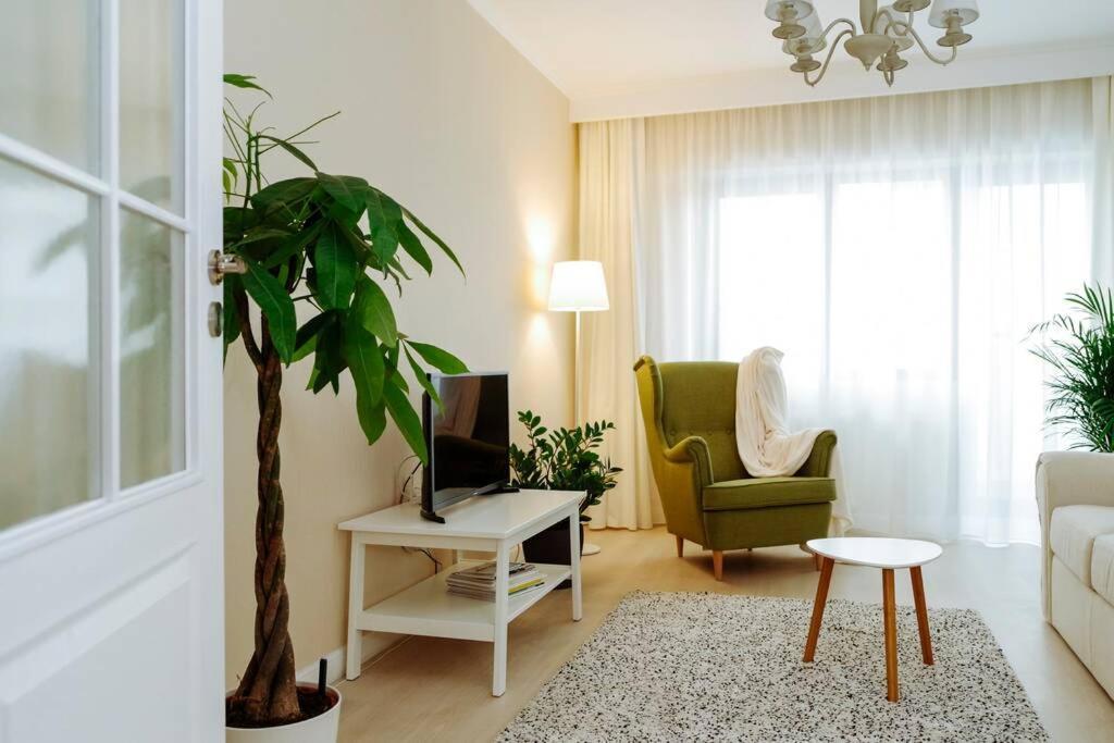 Elegant Vibes Apartment Next To Obor Market Bukares Bagian luar foto