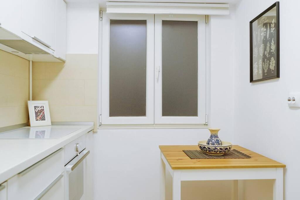 Elegant Vibes Apartment Next To Obor Market Bukares Bagian luar foto