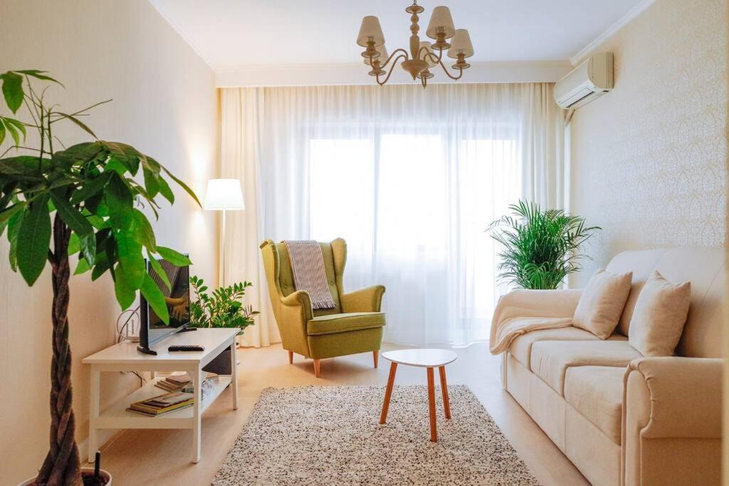 Elegant Vibes Apartment Next To Obor Market Bukares Bagian luar foto