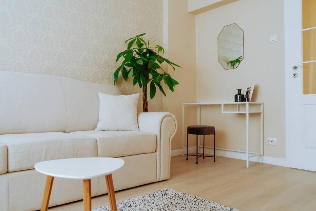 Elegant Vibes Apartment Next To Obor Market Bukares Bagian luar foto
